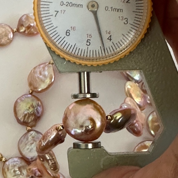 NATURAL Color Coin Pearl Necklace - 19 1/2 Inches - Lobster Claw Clasp - Picture 11 of 12